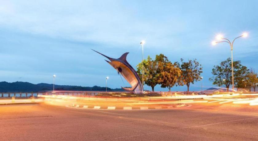 Hii-5 Hotel Kota Kinabalu Bagian luar foto