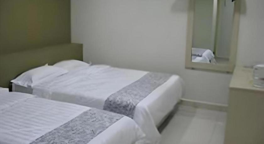 Hii-5 Hotel Kota Kinabalu Bagian luar foto