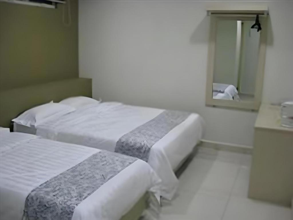 Hii-5 Hotel Kota Kinabalu Bagian luar foto